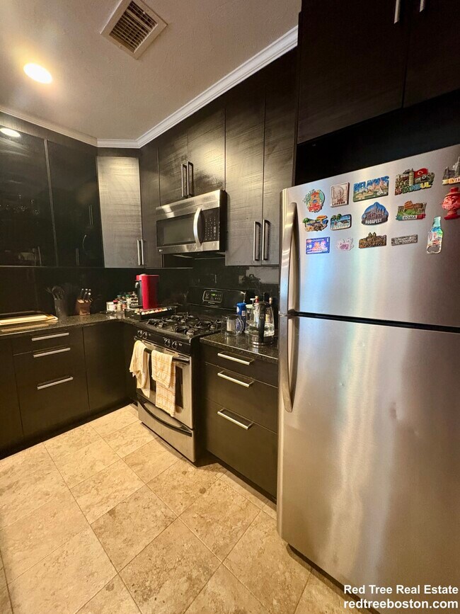 Photo - 1616 Beacon St Unit 2