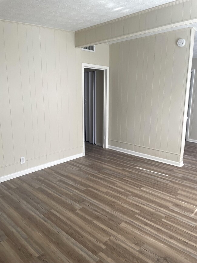 Photo - 9 Dr R.B. Hayling Pl