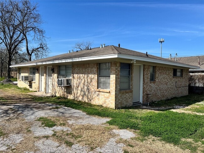 Photo - 8713 Peachtree St