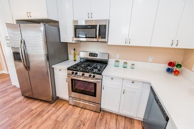 Photo - 15143 Covello St