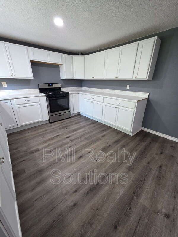 Photo - 12 1st St NE