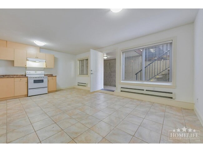 Photo - 6129-6148 148 St
