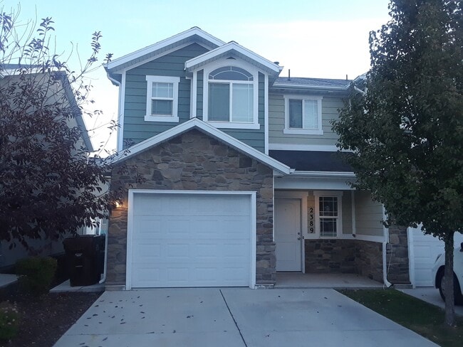 Building Photo - 1170 Excalibur Wy
