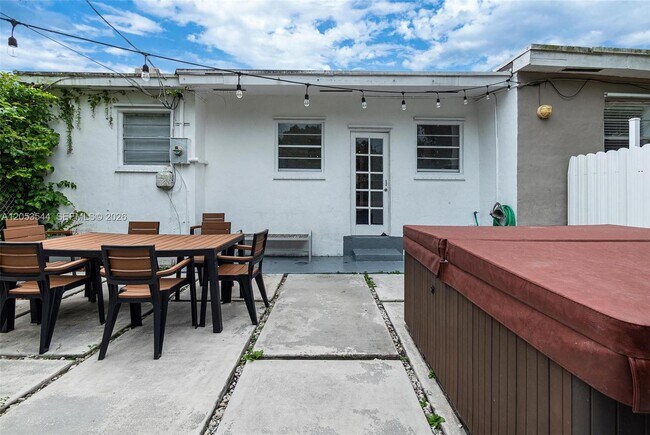 3629 SW 12th St Unit A