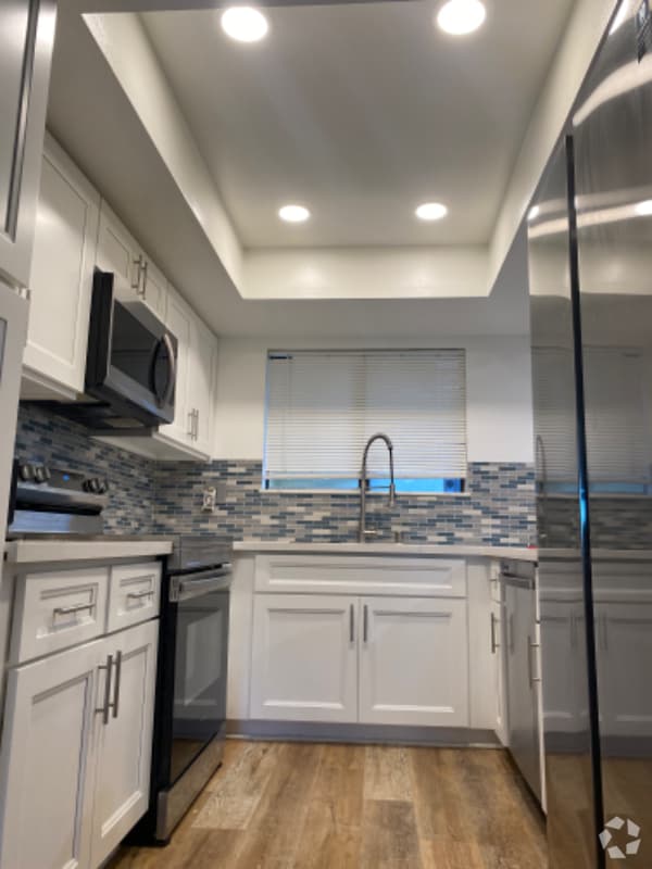 Building Photo - 5000 S Centinela Ave Rental