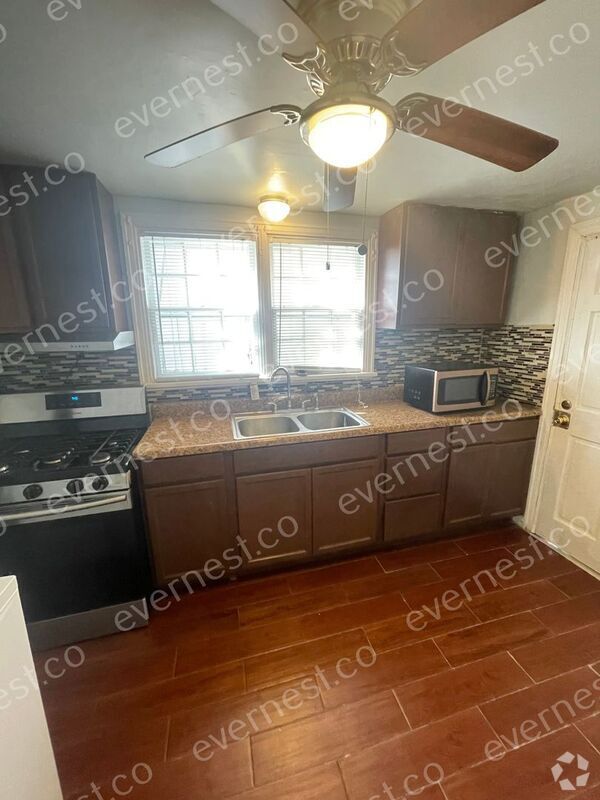 Building Photo - 4814 Chamberlayne Ave Unit B Rental