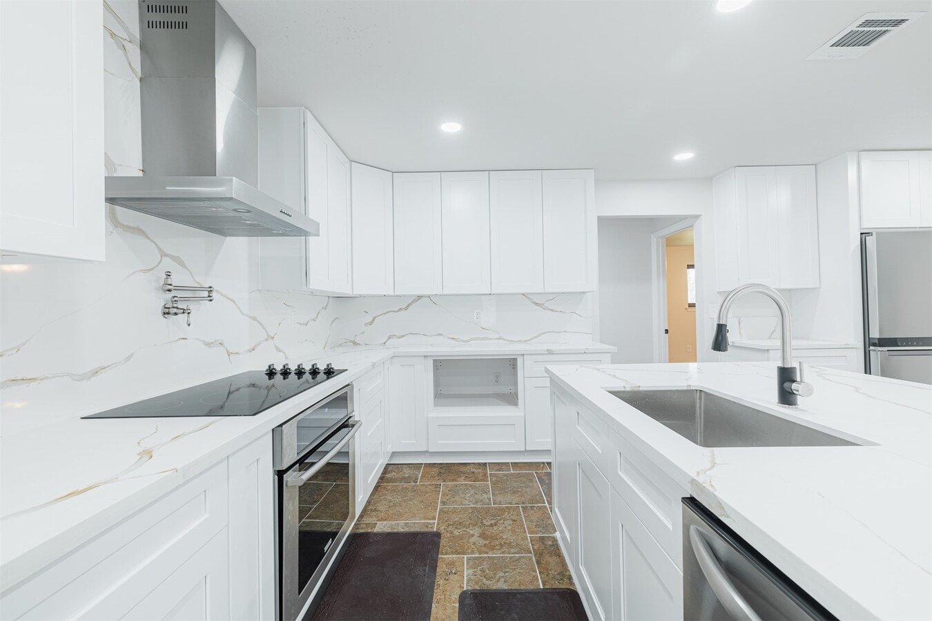 Photo - 10055 Larston St