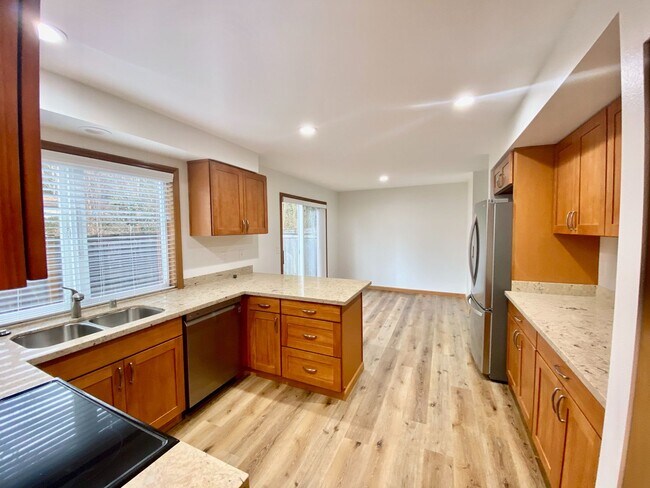 Photo - 8th Pl W (21503) Unidad A