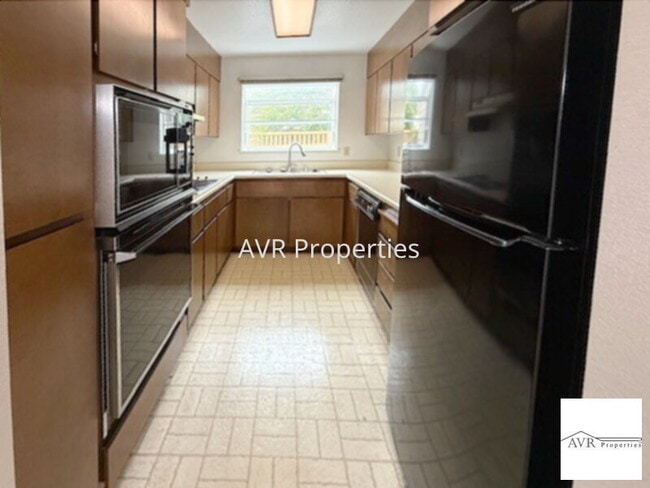 Photo - Beautiful townhome with duel primary bedrooms in fantastic location