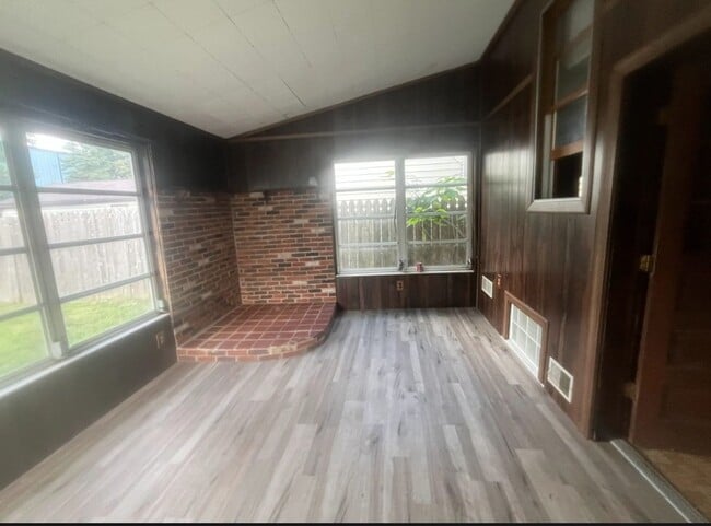 Photo - 360 Lemert St