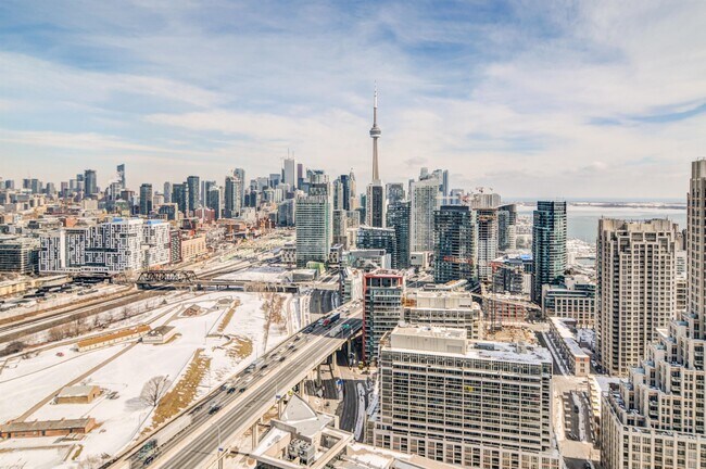 Photo - 219 Fort York Blvd Unit LPH3702