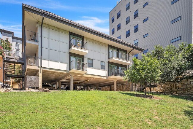 Building Photo - 2520 Longview St Unit 405