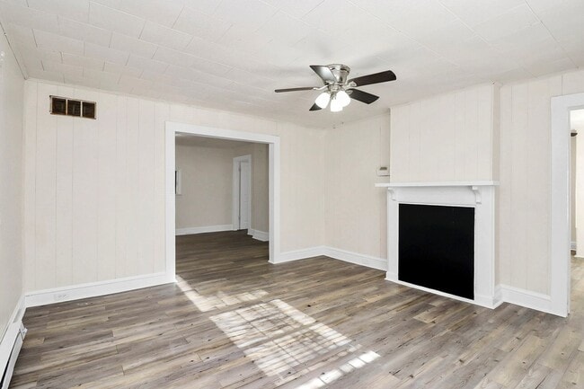 Building Photo - Adorable Two Bedroom Home!