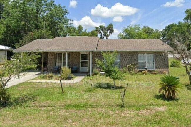 Building Photo - 589 SE St Johns St