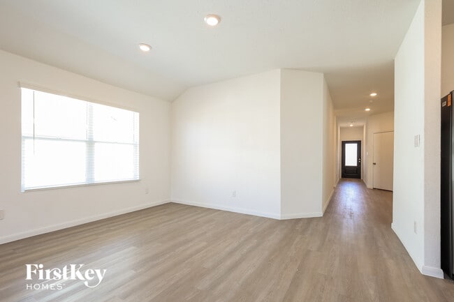 Photo - 10626 Vinateros Dr