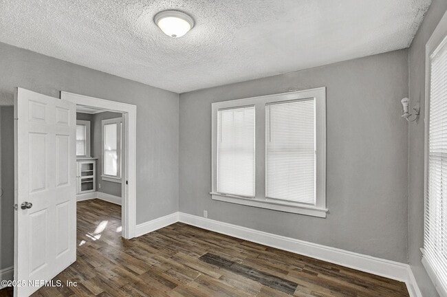 Photo - 1431 W 26th St