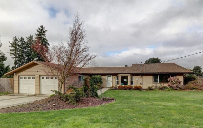 Photo - Comfortable 3BR/2BA Home in Kent – Fenced Backyard & Deck Unit Apt A