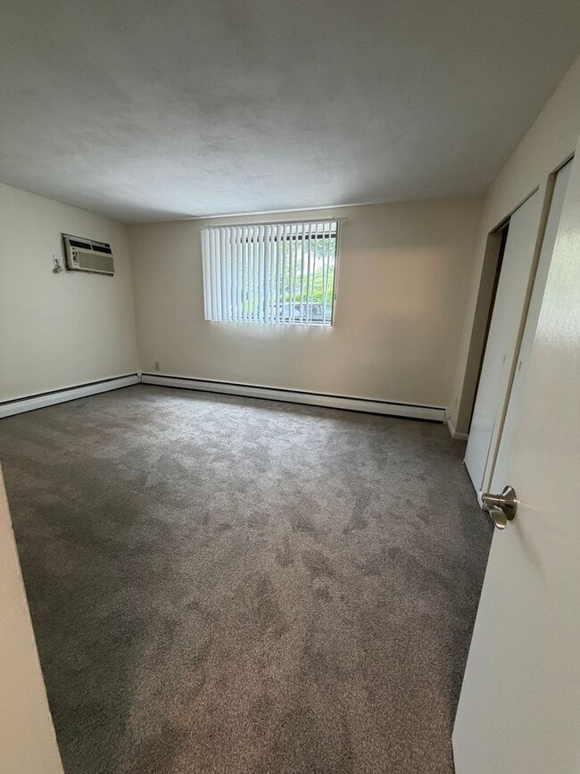 Building Photo - 2bed 2bath in Watertown available Now