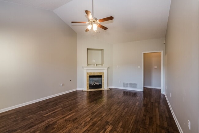 Photo - 1146 Warwick Pl
