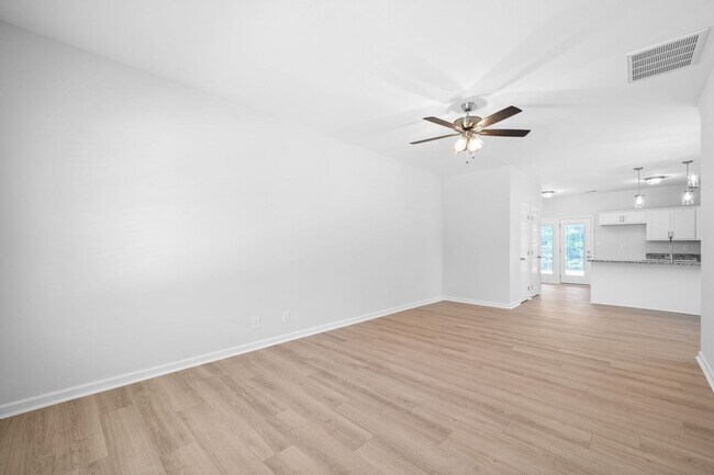 Photo - 2 Bedroom Condo For Rent Near Riverside Dr...
