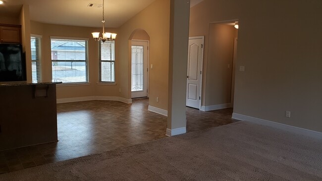 Photo - 6328 Parakeet Trail