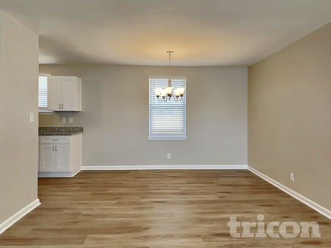 Photo - 213 Walnut Crest Dr