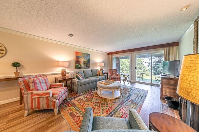 Photo - 707 Graves Ordinary