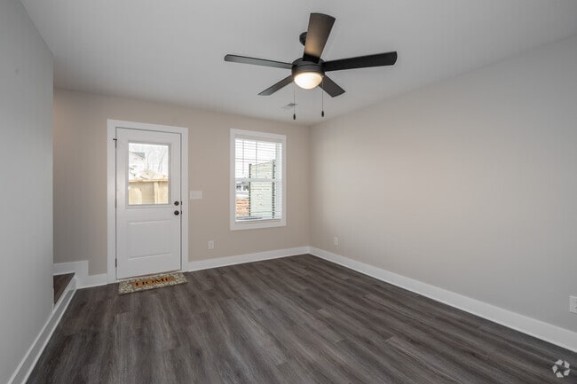 3BR, 3BA - 1,200SF - Living Room - Lafayette Landings