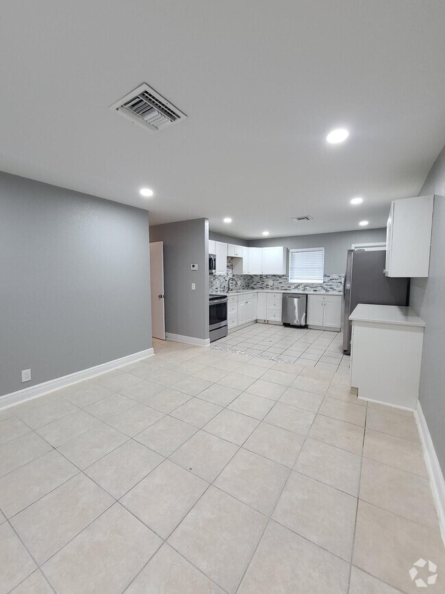 Building Photo - 1634 W 9th St Rental