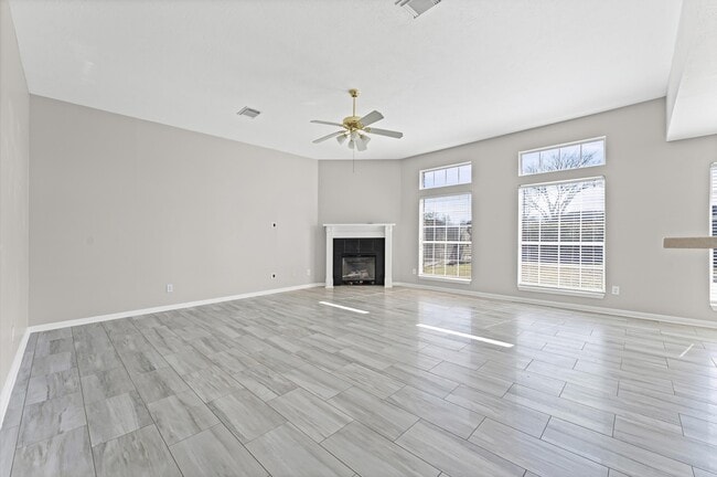 Photo - 2215 Winecup Ln