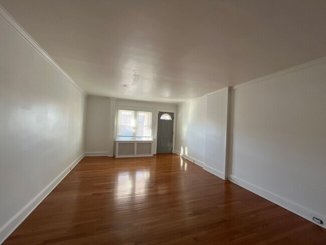 Photo - Large, well-maintained 4-bedroom, 1-bathroom row home