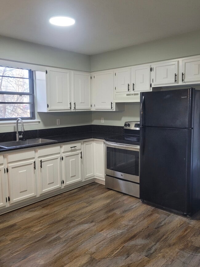 Photo - 8511 England St