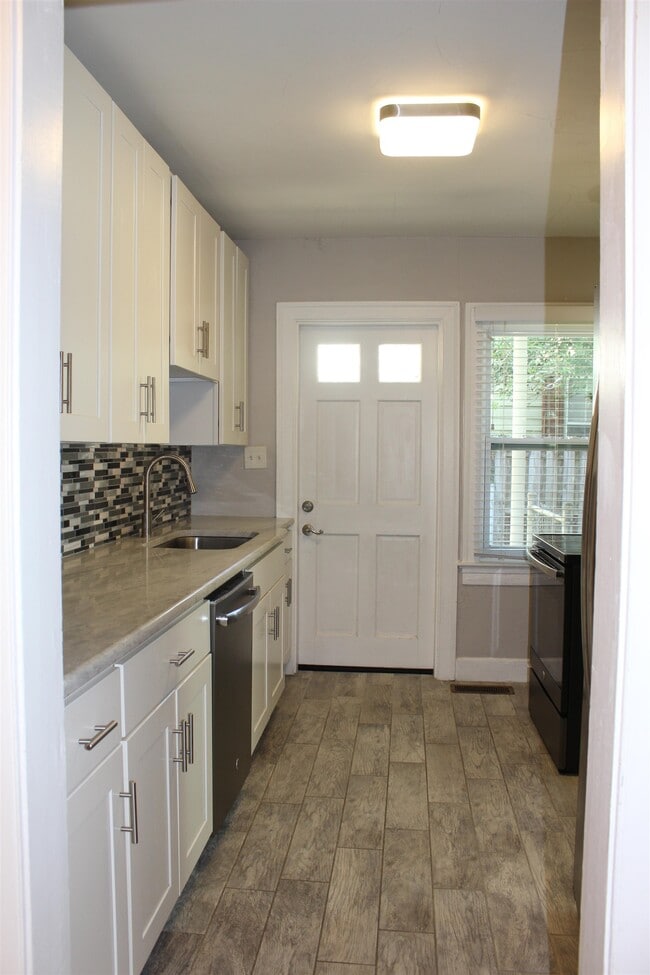 Photo - 1416 N Adams St