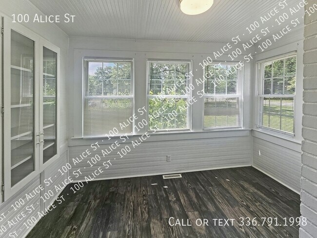 Photo - 100 Alice St