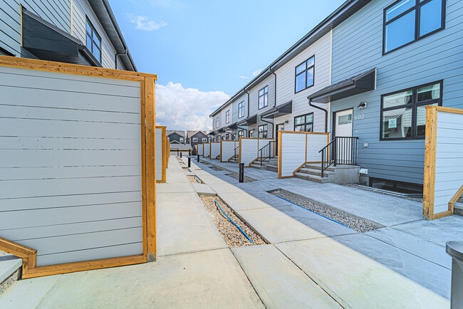 Photo - 20 Masters Dr SE