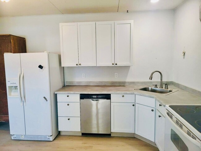 Photo - 312 E Electric St