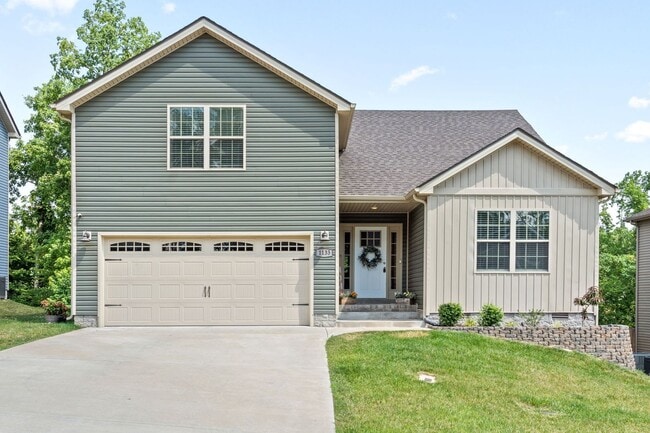 Building Photo - 3 Bed 2 Bath Home For Rent Near Downtown C...