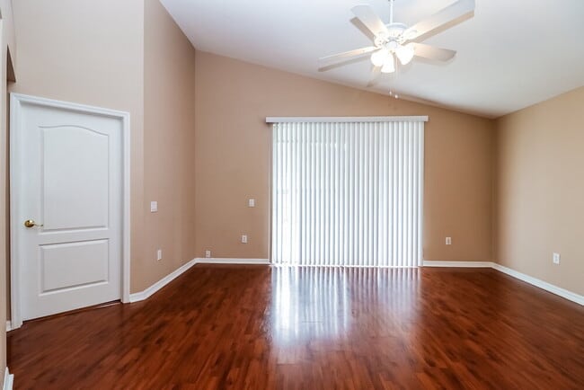 Photo - 30800 Birdhouse Dr