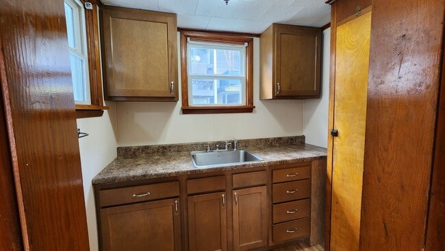 Photo - Fallowfield Ave Duplex Unidad Rear