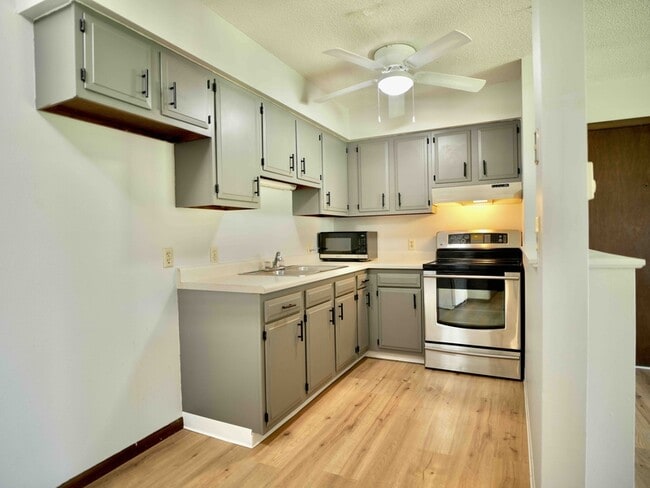 Photo - 302 Franke St