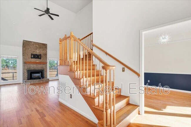 Photo - 695 Cedar Point