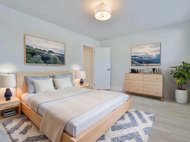 Photo - 251-285 The West Mall