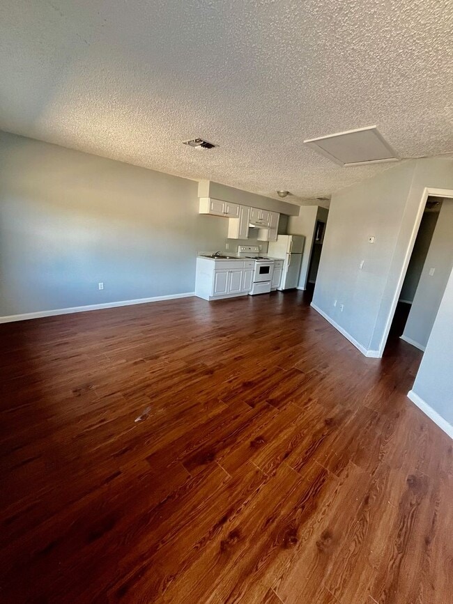 Photo - Spacious 2BR/1BA Conveniently Located Lakeland Duplex!