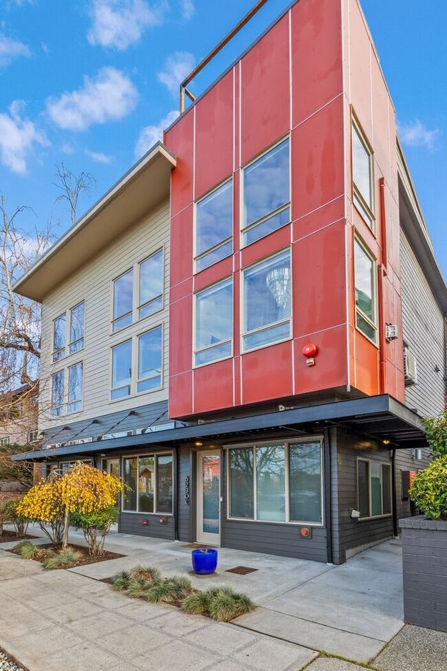 Commercial Retail Space in the Heart of We... - Commercial Retail Space in the Heart of We... Townhome