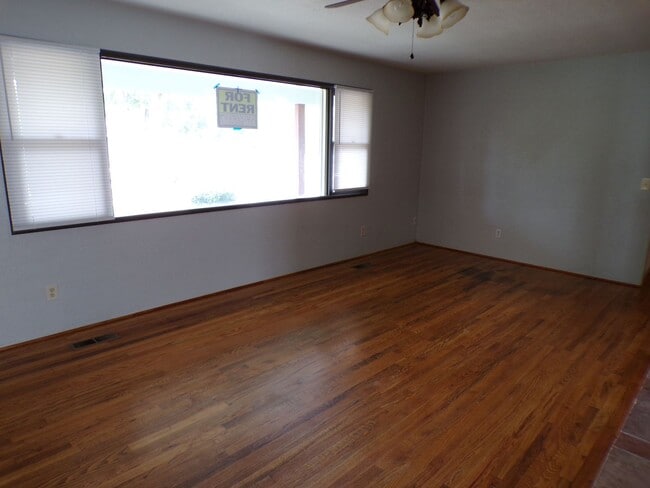882/884 N Ross Ln.
