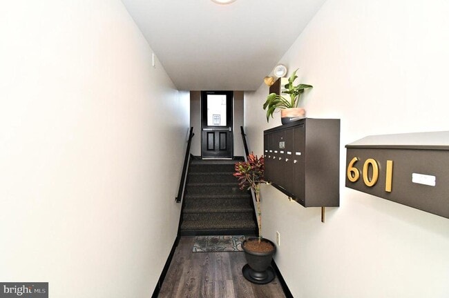 Building Photo - 601 W Market St Unit 3