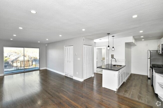Building Photo - 800 Hyde Park Ave Rental