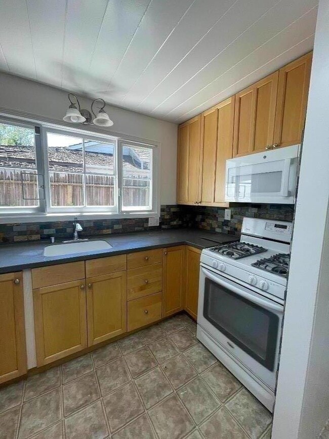 Building Photo - 501 Palmer Ln
