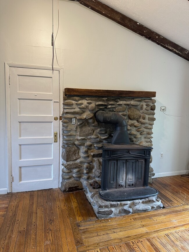 Photo - 4618 Hall Rd