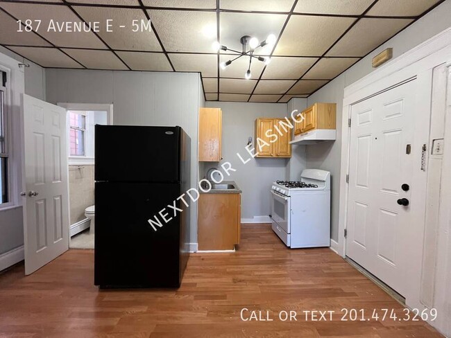 Building Photo - 187 Ave E Unit 5M